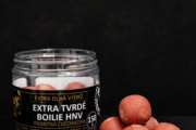 RIVERBAITS Extra Tvrdé Boilie Pikantná Čučoriedka 24mm  150g